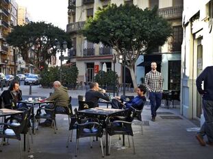 La terraza de un bar en el barrio de Russafa.