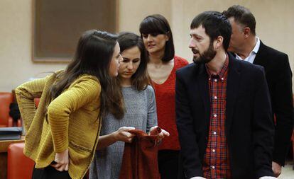 Las diputadas de Podemos Irene Montero e Ione Belarra, en primer plano, en el Congreso el pasado enero.
