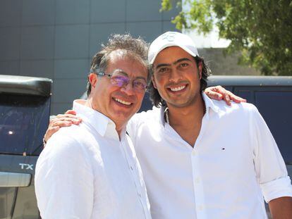 El presidente de Colombia, Gustavo Petro, con su hijo, Nicolás Petro.