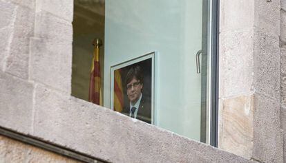 Foto de Puigdemont al Palau de la Generalitat, després de l'aplicació del 155.