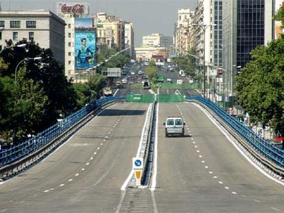 Imagen del puente que une las calles de Joaquín Costa y de Raimundo Fernández Villaverde, que hoy será abierto al tráfico.