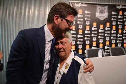 Despedida cari&ntilde;osa del entrenador Fotis Katsikaris, que deja Bilbao.