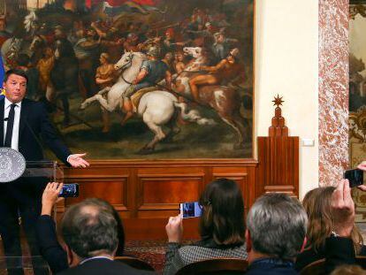 Matteo Renzi ayer, en el Palacio Chigi de Roma, tras el refer&eacute;ndum.