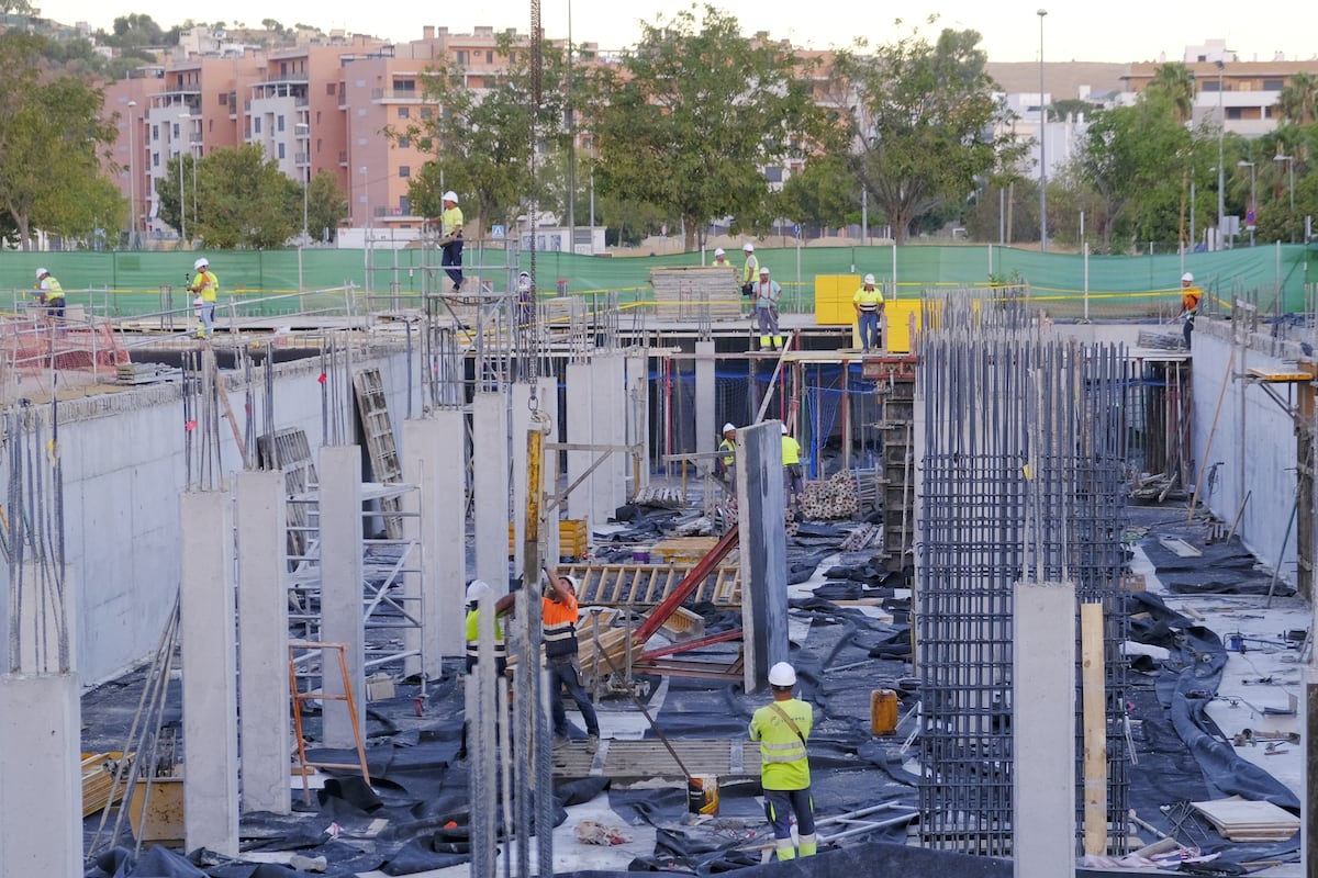 España alcanza un récord de vacantes con 149.645 puestos de trabajo sin cubrir |  Economía