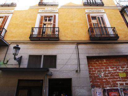 El Ayuntamiento de Madrid ordena el cese de la actividad de los pisos turísticos de la calle del Príncipe