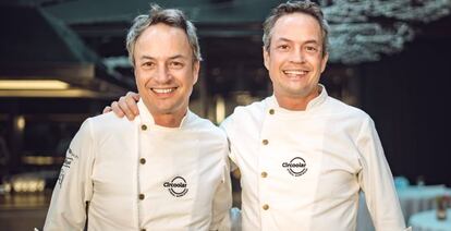 Hermanos Torres con uniformes de Circoolar.