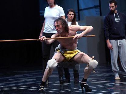 El bailaor Rubén Olmo durante un ensayo.