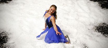 La actriz Irina Tkachuk, en el escenario del teatro Nuevo Apolo cubierto de hielo. 