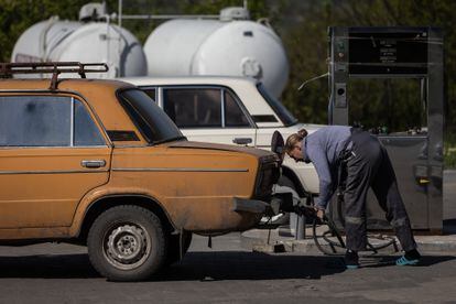 Gasolinera en Dobropillia, una pequeña localidad de la región de Donetsk, en el área de Donbás.