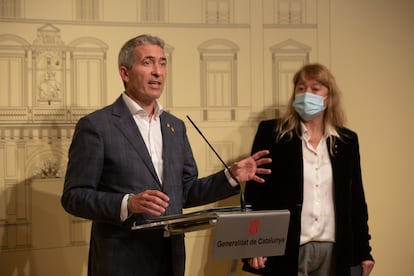 El conseller de Educación, Josep Gonzàlez-Cambray, y la consellera de Cultura, Natàlia Garriga, en rueda de prensa en el Palau de la Generalitat
DAVID ZORRAKINO - EUROPA PRESS
23/11/2021