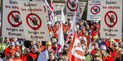 Miles de trabajadores de empresas de acero se manifiestaron el pasado lunes en Bruselas. 