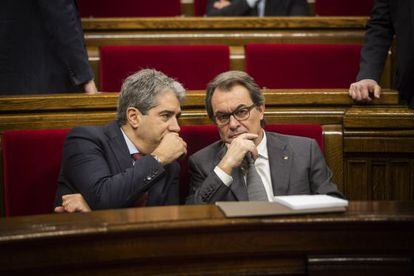 Francesc Homs y Artur Mas, en el Parlament la semana pasada.