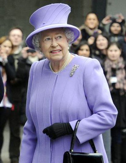 Isabel II visita el Centro Nacional de Investigación en Innovación Quirúrgica Intestinal de la Universidad Queen Mary de Londres el pasado miércoles.