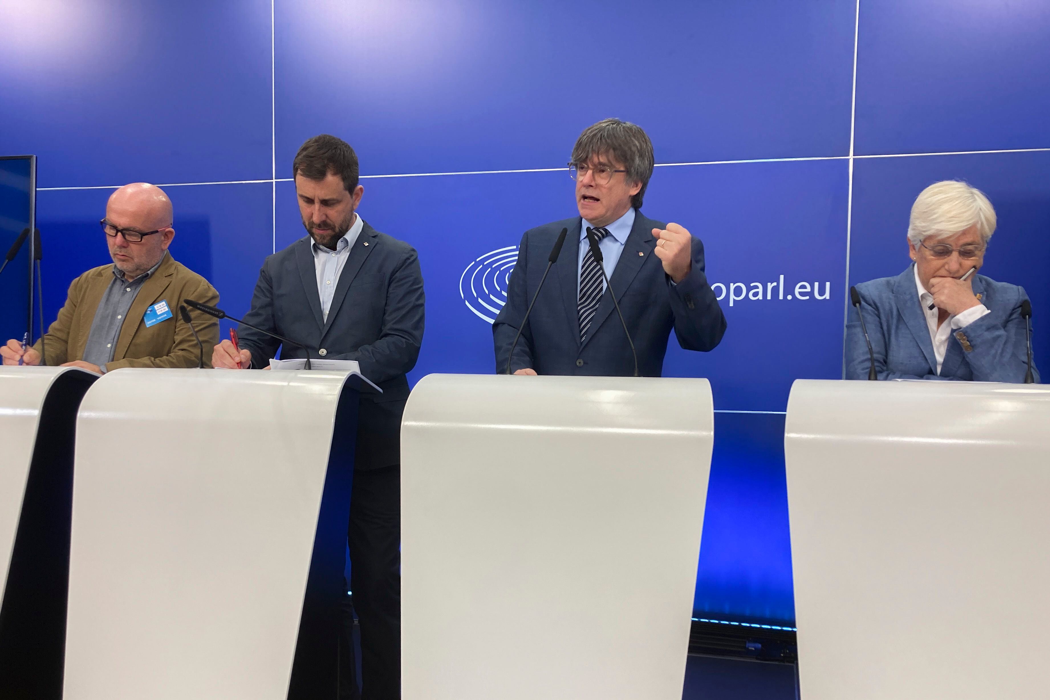 Gonzalo Boye, Toni Comín, Carles Puigdemont y Clara Ponsatí, este miércoles en Bruselas.