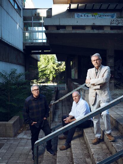 Los exalumnos y miembros de la Fundación San Juan Evangelista: el secretario, Ricardo Curtis; el presidente, José Joaquín Caerols, y el vicepresidente, Juan Cuesta.