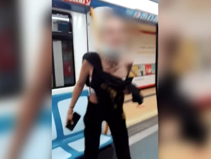 Imagen del vídeo grabado durante la agresión Xenófoba en el metro de Madrid.
