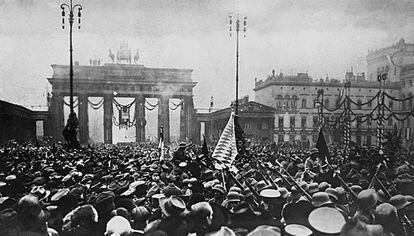 Concentración en la Puerta de Brandenburgo (Berlín) en 1918.