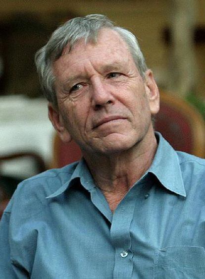 Amos Oz.