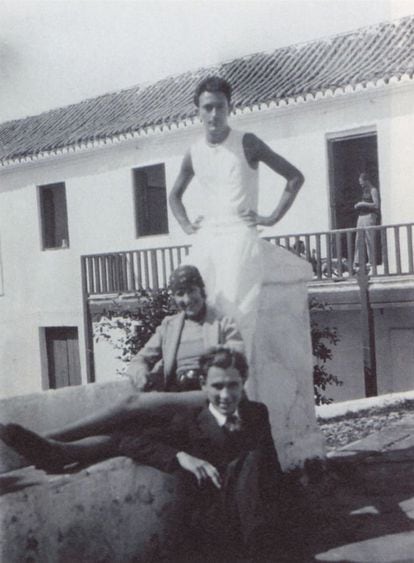 Manuel Altolaguirre, Gala y Salvador Dalí en Málaga, 1930. Derechos de imagen de Salvador Dalí reservados: Fundació Gala-Salvador Dalí, Figueres, 2012.