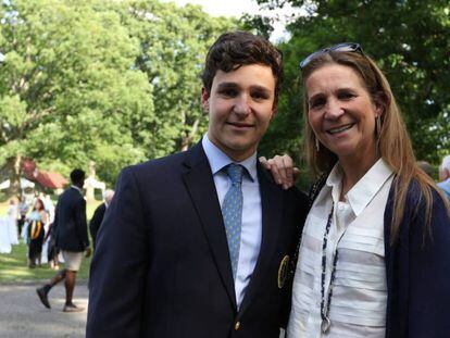 La infanta Elena con Felipe de Marichalar, en la graduación de su hijo.