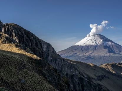 El Popocatépetl, visto desde el Iztaccíhuatl, en una imagen de archivo.