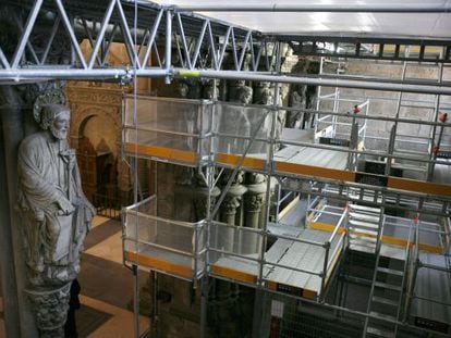 P&oacute;rtico de la Gloria cubierto por el andamio que instal&oacute; la Barri&eacute; en 2010.