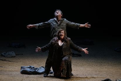 Ricarda Merbeth (Brünnhilde) y Andreas Schager (Siegfried) al final de la ópera.