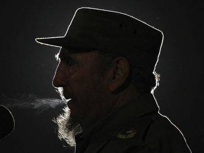 Fotograf&iacute;a de archivo del 04 de febrero de 2006 del l&iacute;der cubano Fidel Castro durante un discurso pronunciado en la Plaza de la Revoluci&oacute;n de La Habana.
