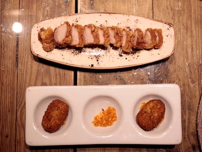 Torreznos y croquetas de cecina con migas del restaurante Ferretería de Madrid.