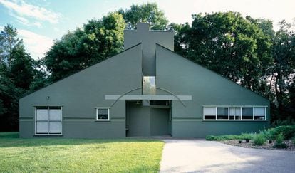 Casa Vanna Venturi, en Filadelfia, uno de sus primeros proyectos e icono del postmodernismo.