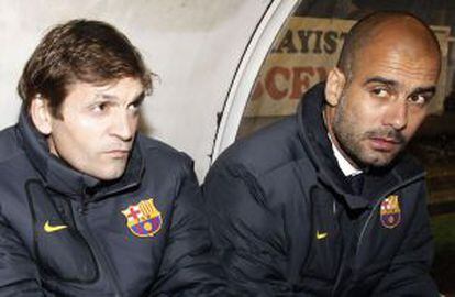 Guardiola junto a Tito Vilanova en el banquillo de Vallecas