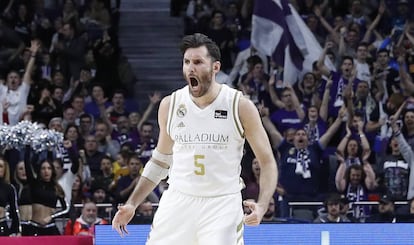 Rudy celebra una canasta ante el Valencia