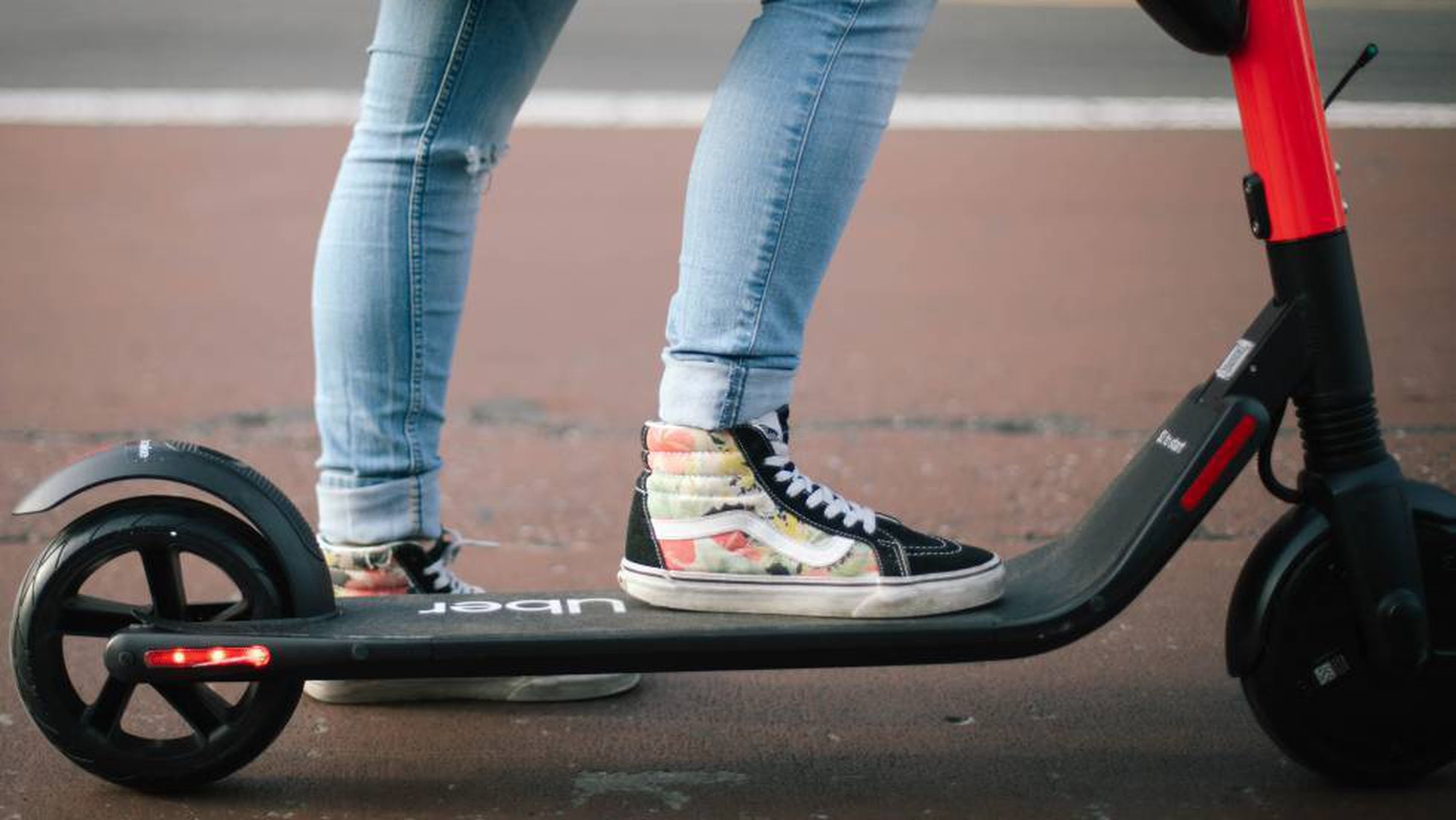 Lima Adelante Suministro Uber estrena hoy en Madrid su servicio de patinetes eléctricos Jump |  Economía | EL PAÍS