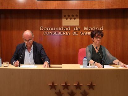 El viceconsejero de Salud Pública y Plan COVID-19 de la Comunidad de Madrid, Antonio Zapatero, y la directora general de Salud Pública, Elena Andradas.