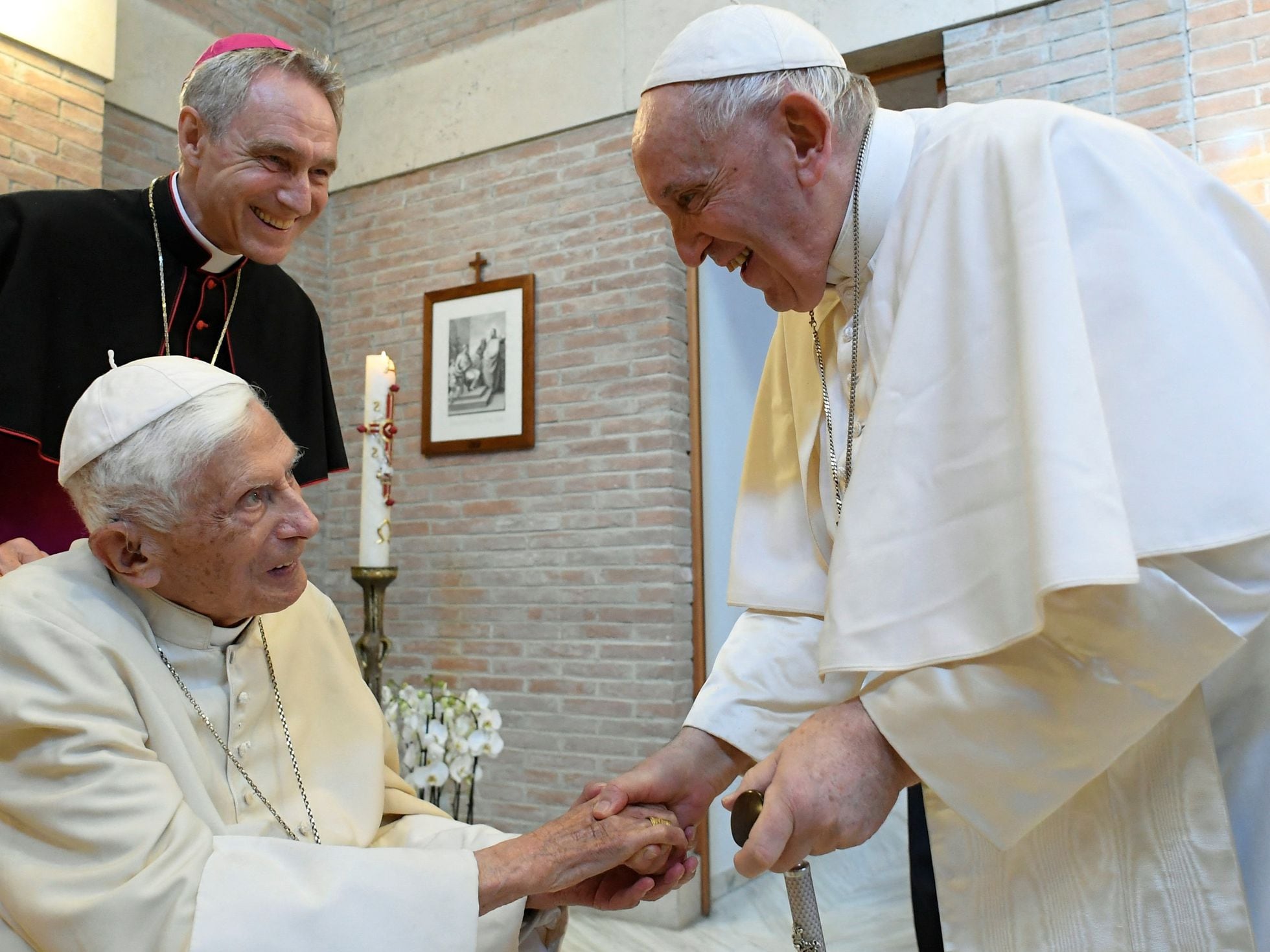 espina petrolero esclavo El Papa: La muerte de Ratzinger allana el camino de la renuncia de  Francisco | Internacional | EL PAÍS