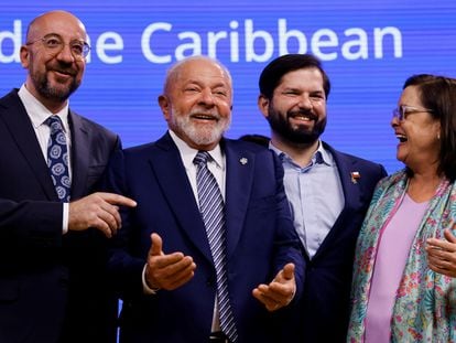 El presidente del Consejo Europeo Charles Michel, los presidentes Lula da Silva y Gabriel Boric y la Canciller de El Salvador Alexandra Hill Tinoco durante la ceremonia de inauguración de la Cumbre UE-CELAC en Bruselas (Bélgica), el 17 de julio de 2023.