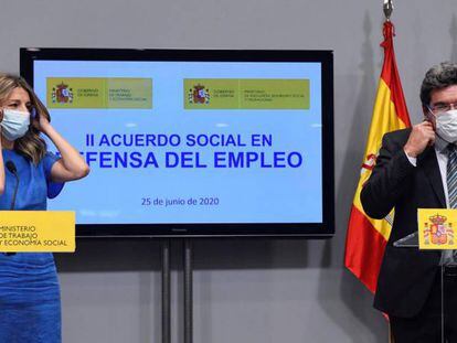 La ministra de Trabajo, Yolanda Díaz, y el ministro de Inclusión, Seguridad Social y Migraciones, José Luis Escrivá,esta tarde.