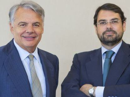 Ignacio Garralda, presidente de Mutua, junto al nuevo director general, Javier Mira