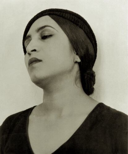 Fotografía de archivo de la pintora María Izquierdo.