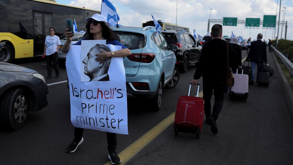 Protesta contra la reforma judicial en Israel bloquea durante horas el acceso al aeropuerto de Tel Aviv |  Internacional