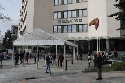 Vista de la entrada de los Juzgados de Madrid de plaza de Castilla.