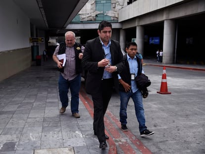 Stuardo Campo, en el Aeropuerto La Aurora, en Ciudad de Guatemala