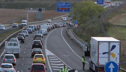 Atasco en la A5 a la altura del Parque Coimbra.