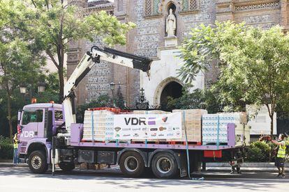 La constructora VDR junto a El Club Atlético Osasuna, entre otras organizaciones, lanza una campaña solidaria en la que se donarán más de 30.000 kilos de alimentos para familias necesitadas de Pamplona y Madrid.  