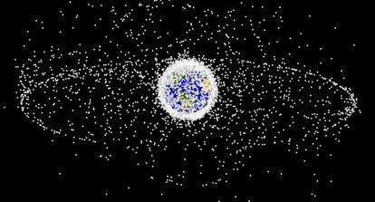 Imatge de les escombraries espacials que orbiten al voltant de la Terra.