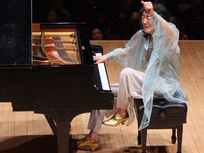 Mitsuko Uchida, durante un concierto en febrero de 2016 en el Carnegie Hall de Londres. 
