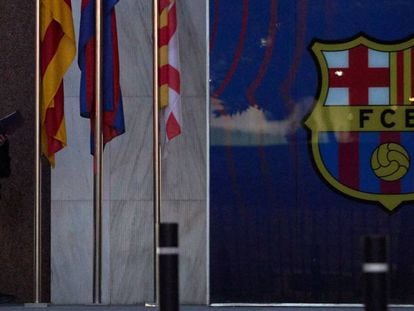 Josep Maria Bartomeu, a la sortida d'una reunió al club.