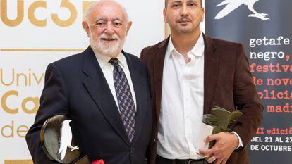 A la izquierda, Carlos García Gual, premio José Luis Sampedro, junto a Martín Doria, ganador del premio Getafe Negro en esta edición, en una imagen cortesía del festival.
