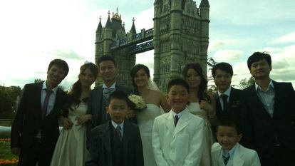 Una familia china celebra su boda en Parque Europa de Torrej&oacute;n de Ardoz.