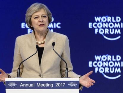 La primera ministra brit&aacute;nica, Theresa May, pronuncia un discurso enel foro econ&oacute;mico de Davos, este jueves. 